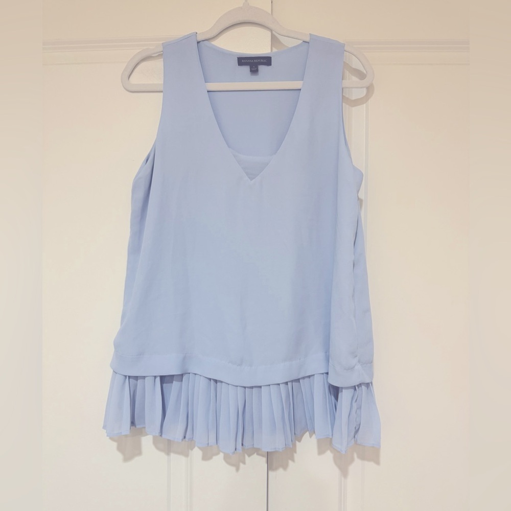 Banana Republic Pleated Sleeveless Blouse sz S like new